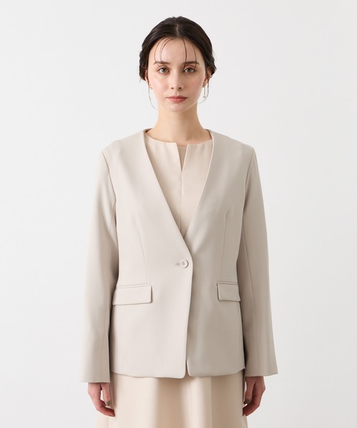 AIMER（エメ）の「ダブルサテンノーカラーVネックジャケット（ノー