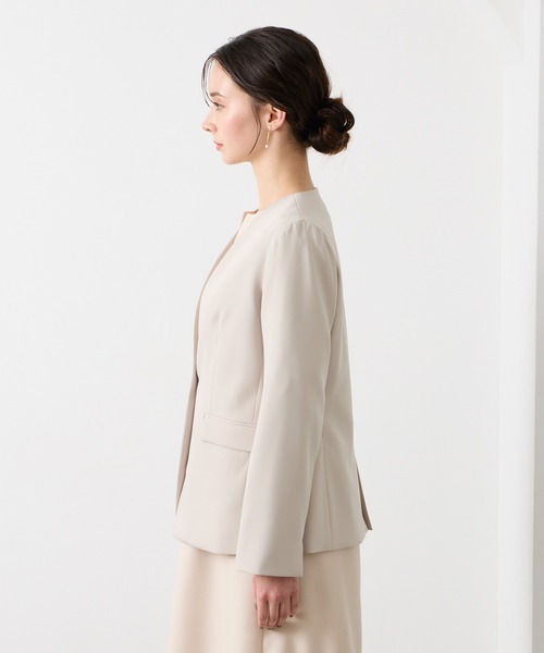 AIMER（エメ）の「ダブルサテンノーカラーVネックジャケット（ノー