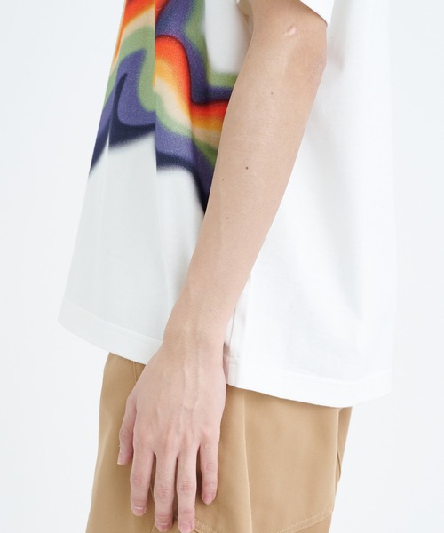 KHOKI(コッキ)の「【KHOKI / コッキ】Printed T-shirt(Tシャツ/カットソー・メンズ・ホワイト/ブルー・3/2)」の10枚目の写真