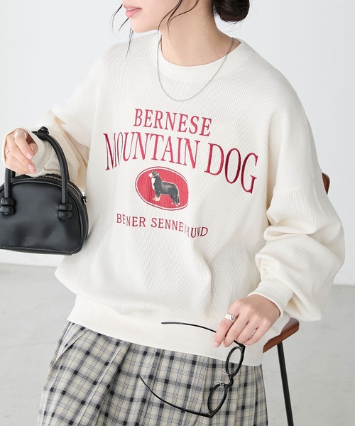 BONLECILL(ボンルシール)の「DOGカレッジプリントワッフルプルオーバー(Tシャツ/カットソー・レディース・オートミール/ホワイト×ブラック/アイボリー/チャコールグレー・FREE)」の2枚目の写真