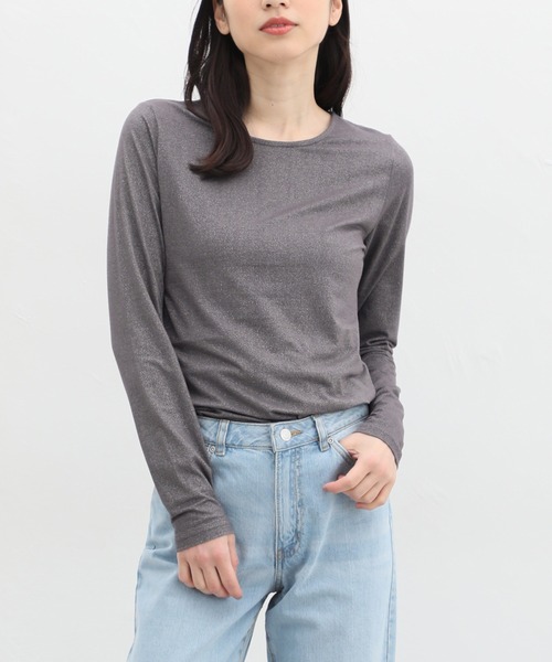 Honeys(ハニーズ)の「シアーラメ入りトップス(Tシャツ/カットソー・レディース・チャコールグレー/アイボリー/ブラック/ブルー系その他・S/M/L/LL)」の4枚目の写真