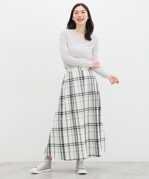 Honeys(ハニーズ)の「シアーラメ入りトップス(Tシャツ/カットソー・レディース・チャコールグレー/アイボリー/ブラック/ブルー系その他・S/M/L/LL)」の5枚目の写真