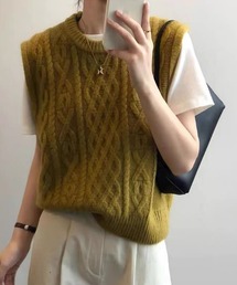 ケーブル編みニットベスト クルーネック