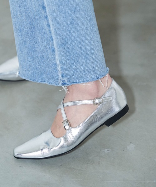 Auntie Rosa Holiday（アンティローザホリデー）の「メタリッククロスストラップパンプス（パンプス・レディース・シルバー・39/37）」の5枚目の写真