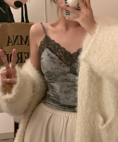 gossip！ロサンゼルス（ゴシップロサンゼルス）の「キャミソールトップス 光沢感レーストリムキャミソール インナー・アウター兼用 Vネック Y2K 日常＆シンプル（キャミソール・レディース・ブラウン/ベージュ/ブラック/グレー/ホワイト・FREE）」の7枚目の写真