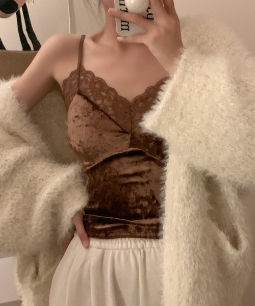 gossip！ロサンゼルス（ゴシップロサンゼルス）の「キャミソールトップス 光沢感レーストリムキャミソール インナー・アウター兼用 Vネック Y2K 日常＆シンプル（キャミソール・レディース・ブラウン/ベージュ/ブラック/グレー/ホワイト・FREE）」の10枚目の写真