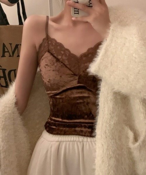 gossip！ロサンゼルス（ゴシップロサンゼルス）の「キャミソールトップス 光沢感レーストリムキャミソール インナー・アウター兼用 Vネック Y2K 日常＆シンプル（キャミソール・レディース・ブラウン/ベージュ/ブラック/グレー/ホワイト・FREE）」の11枚目の写真