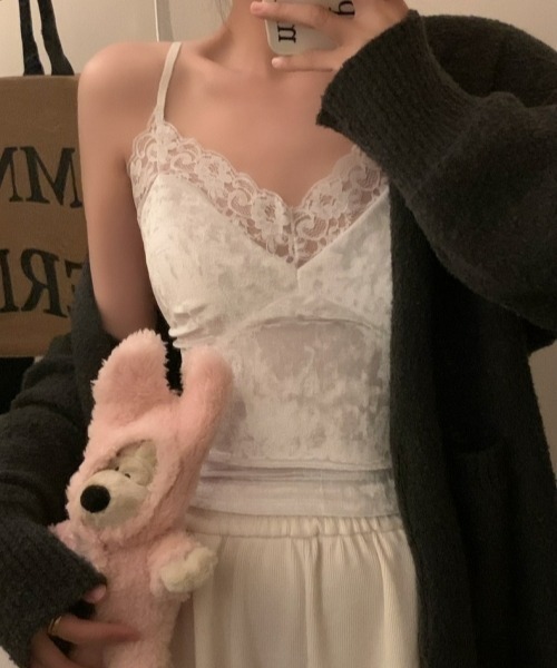 gossip！ロサンゼルス（ゴシップロサンゼルス）の「キャミソールトップス 光沢感レーストリムキャミソール インナー・アウター兼用 Vネック Y2K 日常＆シンプル（キャミソール・レディース・ブラウン/ベージュ/ブラック/グレー/ホワイト・FREE）」の12枚目の写真