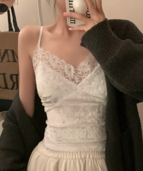 gossip！ロサンゼルス（ゴシップロサンゼルス）の「キャミソールトップス 光沢感レーストリムキャミソール インナー・アウター兼用 Vネック Y2K 日常＆シンプル（キャミソール・レディース・ブラウン/ベージュ/ブラック/グレー/ホワイト・FREE）」の13枚目の写真