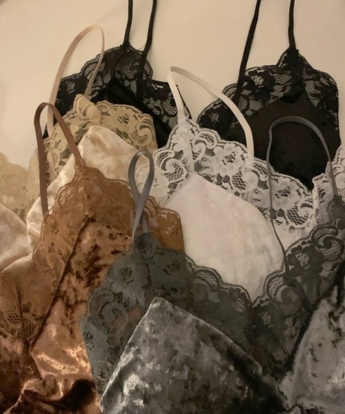 gossip！ロサンゼルス（ゴシップロサンゼルス）の「キャミソールトップス 光沢感レーストリムキャミソール インナー・アウター兼用 Vネック Y2K 日常＆シンプル（キャミソール・レディース・ブラウン/ベージュ/ブラック/グレー/ホワイト・FREE）」の19枚目の写真