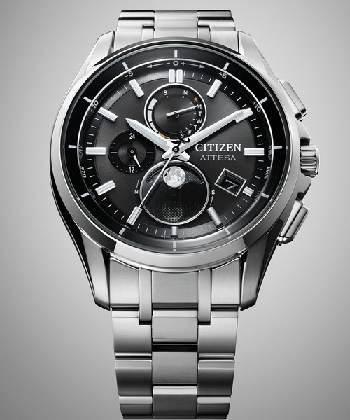 ATTESA（アテッサ）の「ATTESA アテッサ 光発電エコ・ドライブ電波時計 ムーンフェイズ（アナログ腕時計・メンズ・シルバー・FREE）」の4枚目の写真