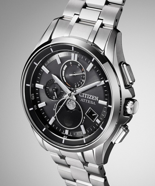 ATTESA（アテッサ）の「ATTESA アテッサ 光発電エコ・ドライブ電波時計 ムーンフェイズ（アナログ腕時計・メンズ・シルバー・FREE）」の3枚目の写真