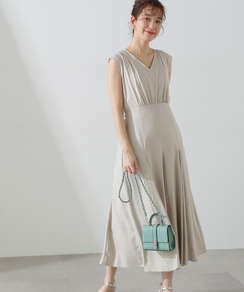 N.（N. Natural Beauty Basic）（エヌエヌナチュラルビューティーベーシック）の「◆ドライタッチボリュームフレアワンピース（ワンピース・レディース・ライトベージュ/ブラック/ブルー・MEDIUM）」の2枚目の写真