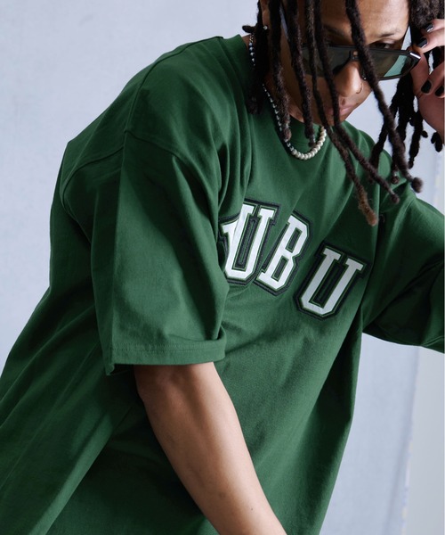 FUBU（ フブ）の「FUBU フブ ブランド カレッジ ロゴ ワッペン 刺繍 アメカジ 半袖 Tシャツ ティーシャツ（Tシャツ/カットソー・メンズ・グリーン/ホワイト/ブラック/パープル・L/M/XXL/XL）」の4枚目の写真