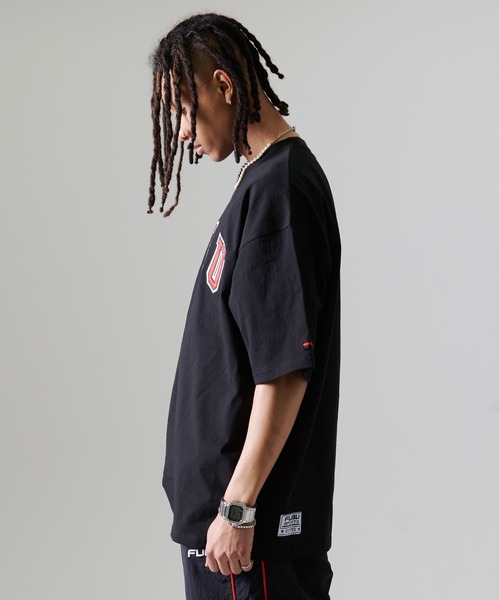 FUBU（ フブ）の「FUBU フブ ブランド カレッジ ロゴ ワッペン 刺繍 アメカジ 半袖 Tシャツ ティーシャツ（Tシャツ/カットソー・メンズ・グリーン/ホワイト/ブラック/パープル・L/M/XXL/XL）」の11枚目の写真