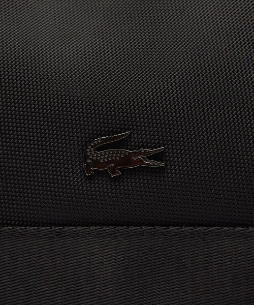 LACOSTE（ラコステ）の「コメ タブレットポケットショルダーバッグ（メッセンジャーバッグ・メンズ・ブラック・FREE）」の12枚目の写真