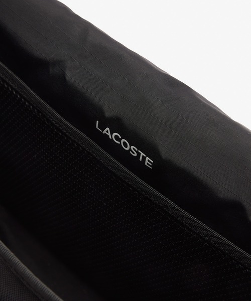 LACOSTE（ラコステ）の「コメ タブレットポケットショルダーバッグ（メッセンジャーバッグ・メンズ・ブラック・FREE）」の6枚目の写真