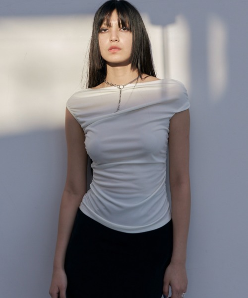 JOSE MOON(ジョゼムーン)の「ONE SHOULDER GATHER TOPS/ワンショルダーギャザートップス(Tシャツ/カットソー・レディース・ホワイト/サックスブルー/ブラック・FREE)」の1枚目の写真