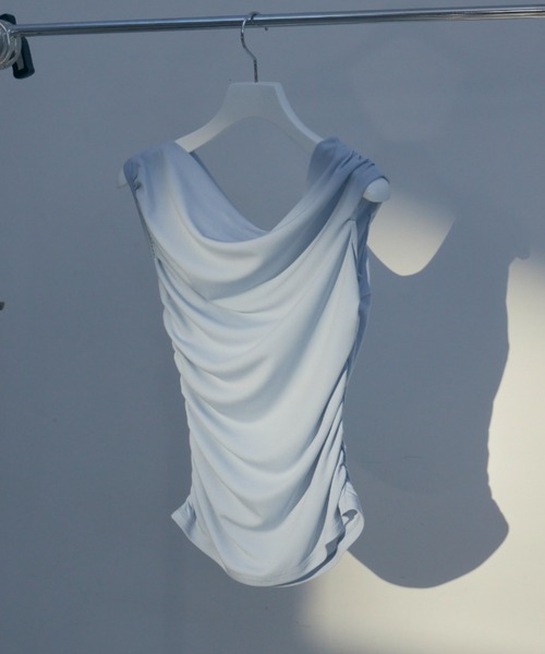JOSE MOON(ジョゼムーン)の「ONE SHOULDER GATHER TOPS/ワンショルダーギャザートップス(Tシャツ/カットソー・レディース・ホワイト/サックスブルー/ブラック・FREE)」の3枚目の写真