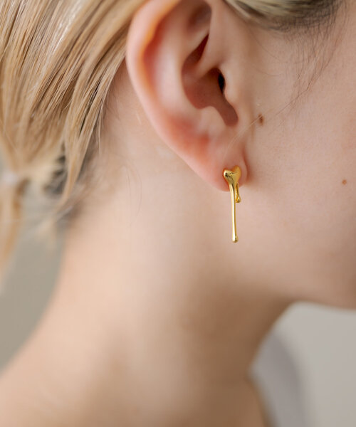 ear PAPILLONNER（イアパピヨネ）の「《WEB限定/スターリングシルバー使用》とろみハートピアス（ピアス（両耳用）・レディース・シルバー系その他5/ゴールド系その他3・FREE）」の4枚目の写真