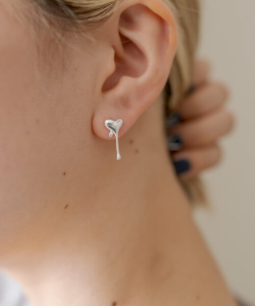 ear PAPILLONNER（イアパピヨネ）の「《WEB限定/スターリングシルバー使用》とろみハートピアス（ピアス（両耳用）・レディース・シルバー系その他5/ゴールド系その他3・FREE）」の10枚目の写真