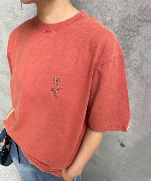 ENIM BY VICKY(エニムバイビッキー)の「スラブスタッズTシャツ《洗濯機で洗える》(Tシャツ/カットソー・レディース・チャコールグレー/ホワイト/レッド・M)」の5枚目の写真