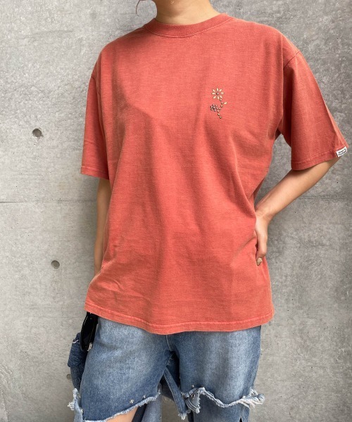 ENIM BY VICKY(エニムバイビッキー)の「スラブスタッズTシャツ《洗濯機で洗える》(Tシャツ/カットソー・レディース・チャコールグレー/ホワイト/レッド・M)」の6枚目の写真