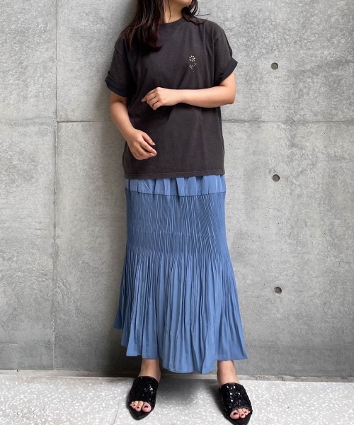 ENIM BY VICKY(エニムバイビッキー)の「スラブスタッズTシャツ《洗濯機で洗える》(Tシャツ/カットソー・レディース・チャコールグレー/ホワイト/レッド・M)」の9枚目の写真