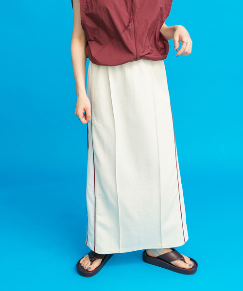 KBF（ケイビーエフ）の「サイドラインジャージスカート（スカート・レディース・アイボリー/ネイビー・ONE）」の3枚目の写真