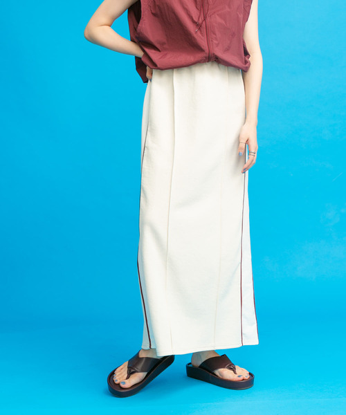 KBF（ケイビーエフ）の「サイドラインジャージスカート（スカート・レディース・アイボリー/ネイビー・ONE）」の4枚目の写真