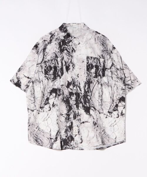 almo（アルモ）の「モノトーン総柄プリントオーバーサイズ半袖シャツ(NEZ)（Tシャツ/カットソー・レディース・ブラック/ホワイト・FREE）」の4枚目の写真