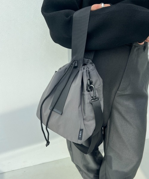 y/m（イム）の「ワンハンドルドロストショルダーBAG（ショルダーバッグ・レディース・グレー/ブラック・FREE）」の2枚目の写真