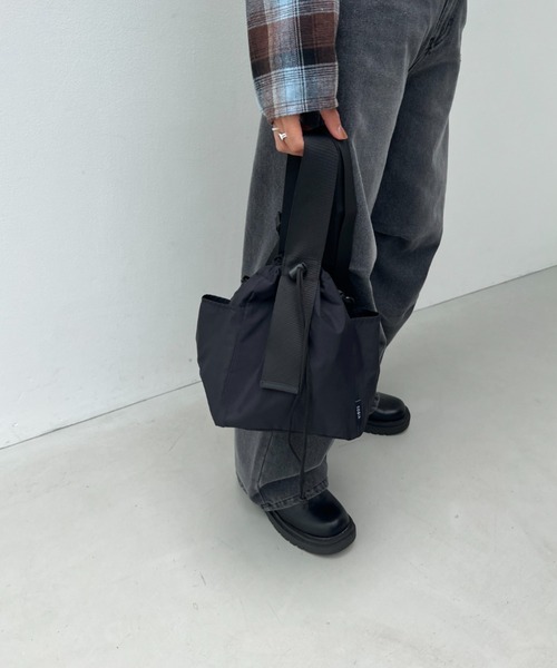 y/m（イム）の「ワンハンドルドロストショルダーBAG（ショルダーバッグ・レディース・グレー/ブラック・FREE）」の11枚目の写真