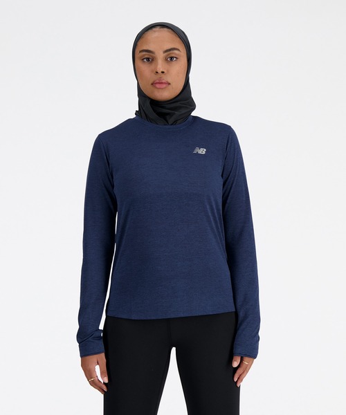 NEW BALANCE(ニューバランス)の「Athletics ロングスリーブTシャツ(Tシャツ/カットソー・レディース・ライラック/ネイビー・LARGE/MEDIUM/SMALL)」の2枚目の写真