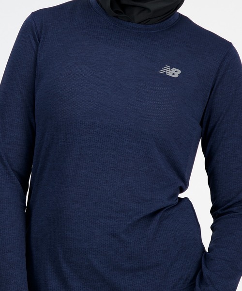 NEW BALANCE(ニューバランス)の「Athletics ロングスリーブTシャツ(Tシャツ/カットソー・レディース・ライラック/ネイビー・LARGE/MEDIUM/SMALL)」の5枚目の写真