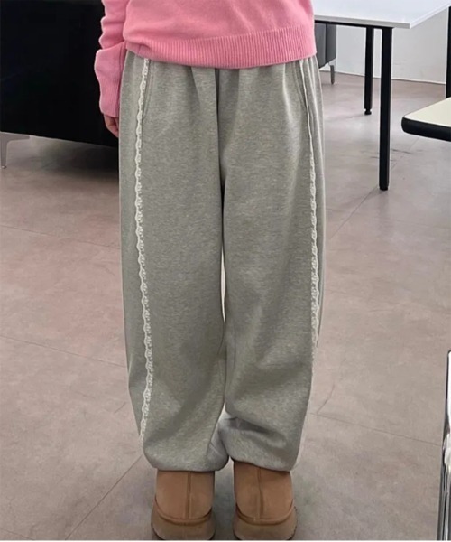 by muni:r（バイ ムニール）の「レースラインスウェットパンツ（スウェットパンツ・レディース・グレー/ブラック・FREE）」の11枚目の写真