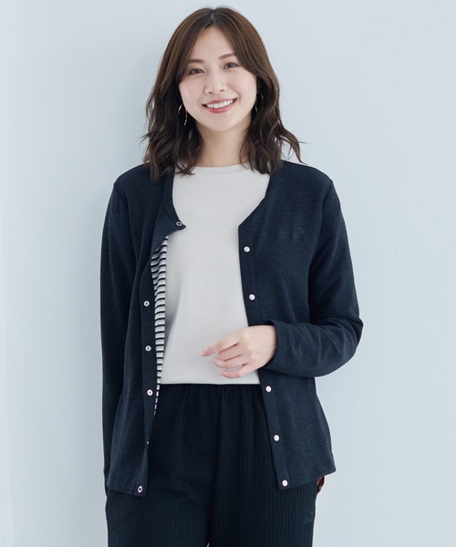 Arnold Palmer（アーノルドパーマー）の「裏ボーダー コンパクト カーディガン（カーディガン/ボレロ・レディース・ライトグレー/ブラック/ピンクベージュ・S/M/L）」の2枚目の写真