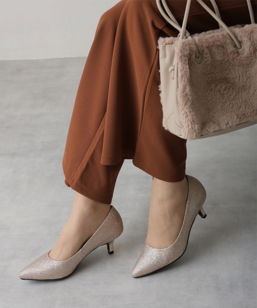 DEMETER(デメテル)の「5.5㎝ ポインテッドトゥ ピンヒール パンプス(パンプス・レディース・ブラック/ピンクゴールド/ガンメタ/ブラック系その他・21.5cm/22.0cm/22.5cm/23.5cm/24.5cm/23.0cm/24.0cm/25.0cm)」の3枚目の写真