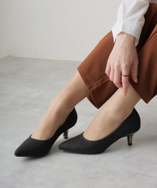 DEMETER(デメテル)の「5.5㎝ ポインテッドトゥ ピンヒール パンプス(パンプス・レディース・ブラック/ピンクゴールド/ガンメタ/ブラック系その他・21.5cm/22.0cm/22.5cm/23.5cm/24.5cm/23.0cm/24.0cm/25.0cm)」の2枚目の写真