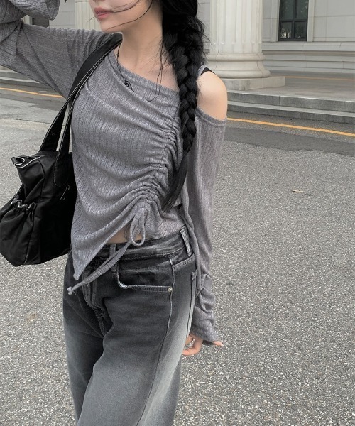 anyonemore（エニワンモア）の「ワンオフショルダーギャザーリボン長袖Ｔシャツ（Tシャツ/カットソー・レディース・ブラック/グレー・FREE）」の6枚目の写真