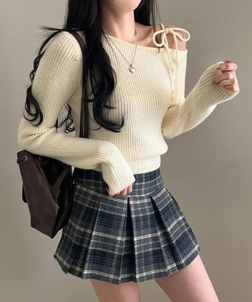 Nia（ニア）の「Nia(ニア)/ワンショルダー　リボンニット（ニット/セーター・レディース・ブラック/アイボリー/レッド・FREE）」の2枚目の写真