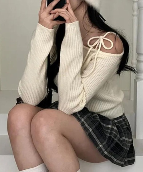 Nia（ニア）の「Nia(ニア)/ワンショルダー　リボンニット（ニット/セーター・レディース・ブラック/アイボリー/レッド・FREE）」の5枚目の写真