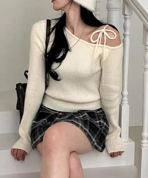 Nia（ニア）の「Nia(ニア)/ワンショルダー　リボンニット（ニット/セーター・レディース・ブラック/アイボリー/レッド・FREE）」の6枚目の写真