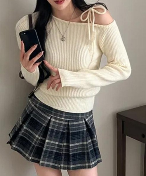 Nia（ニア）の「Nia(ニア)/ワンショルダー　リボンニット（ニット/セーター・レディース・ブラック/アイボリー/レッド・FREE）」の7枚目の写真