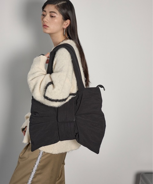 THE YOn（ザヨン）の「ビックリボンモチーフトートバッグ（トートバッグ・レディース・ブラック/サックスブルー/グレー・FREE）」の2枚目の写真