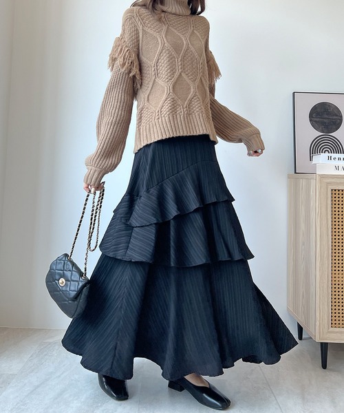 Futier land（フューティアランド）の「歩くたびココロモオドル。ランダムフリルティアードロングスカート（スカート・レディース・チャコールグレー/オフホワイト/ブラック・LARGE/MEDIUM）」の4枚目の写真