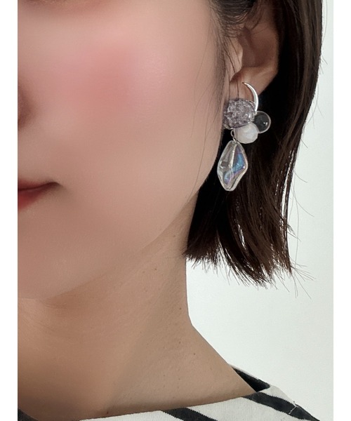 tone(トーン)の「【Withy】月と天然石ローズクォーツのピアス / 三日月ドロップ(MA)(ピアス(両耳用)・レディース・グレー/クリア・FREE)」の4枚目の写真