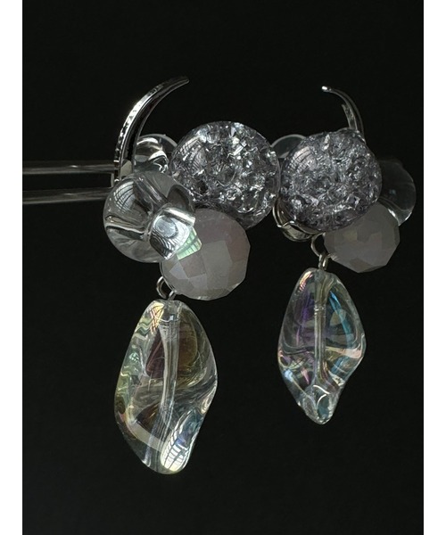 tone(トーン)の「【Withy】月と天然石ローズクォーツのピアス / 三日月ドロップ(MA)(ピアス(両耳用)・レディース・グレー/クリア・FREE)」の9枚目の写真
