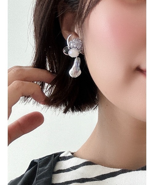tone(トーン)の「【Withy】月と天然石ローズクォーツのピアス / 三日月ドロップ(MA)(ピアス(両耳用)・レディース・グレー/クリア・FREE)」の11枚目の写真