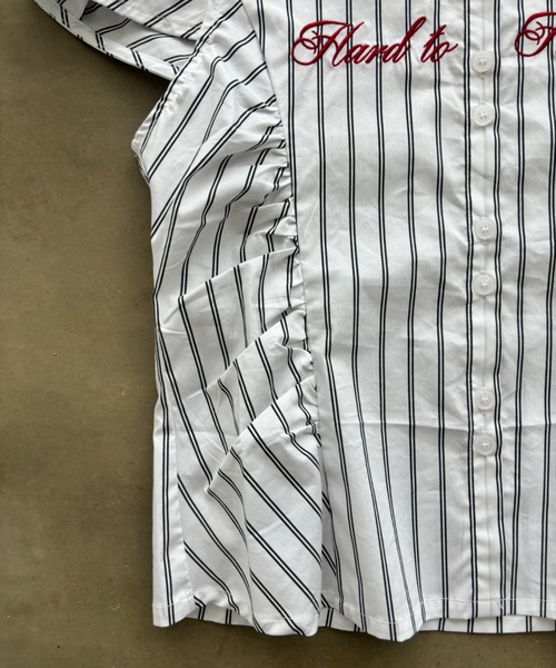 SHAGGIE（シャギー）の「刺繍入りピンストライプ半袖シャツ（シャツ/ブラウス・レディース・ホワイト/ブラック・FREE）」の8枚目の写真